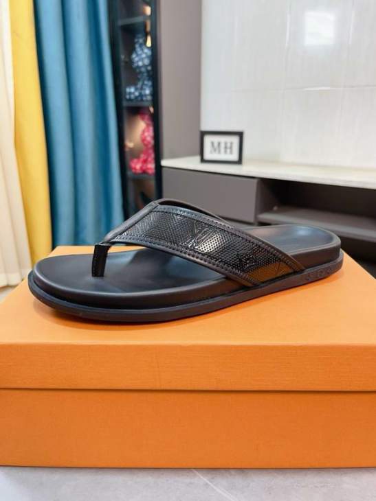 Picture of Louis Vuitton Slippers _SKULVsz38-44hnh0429977